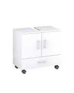 Klasszikus, fehér színű korpusz és front bútorlapból készült 2 ajtós és 1 fiókos szifonkivágással fékezhető görgőkkel lapra
