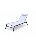 A sunfun gurulós kerti napozóágy kültéri pihenéshez készült, dönthető háttámlával mérete: 200 x 68 x 31 cm, teljes fekvőfelü