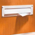 Anyaga: alumínium, horganyzott acéllemez beépítési magasság: 5-6,75 cm beépítési szélesség: 25,7-26,85 cm levélnyílás: 25,4 x 