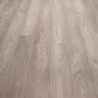 Az alba tölgyhatású logoclic laminált padló természetes, meleg látványt kölcsönöz a helyiségnek8 mm vastagsága stabilitást és