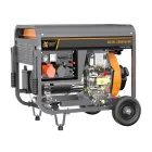 Dízelmotoros áramfejlesztő 5000 w teljesítménnyel dual power rendszer egy- és háromfázisú üzemhez 230 v, 400 v és 12 v dc kimenet