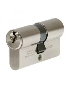 Méret: 30/30 mm fúrás elleni védelemmel 4 db kulccsal 5 csapos szerkezet