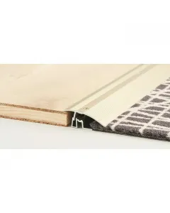Eltérő szintű burkolatokhoz burkolatvastagság: 7-17,5 mm rögzítés módja: csavarozás színe: homok mérete: 90 x 5 cm eloxált