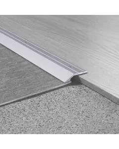 Eltérő szintű burkolatokhoz 4 mm-es szintkülönbségig rögzítés módja: csavarozás színe: nemesacél mérete: 100 x 3 cm eloxált