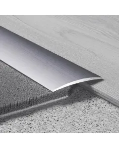 Azonos szintű burkolatokhoz rögzítés módja: csavarozás színe: nemesacél mérete: 100 x 3 cm eloxált