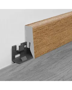 Könnyen felszerelhető szegőléc mérete: 2600x50x18 mm tartós és hosszú élettartamú rejtett kábelvezetést tesz lehetővé