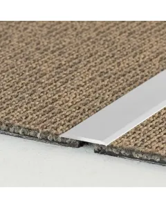 Logoclic burkolatváltó profil ezüst színben anyaga: eloxált alumínium mérete: 100 x 2,4 x 0,2 cm rögzítés módja: ragasztás azono