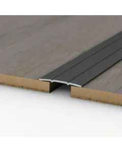 Logoclic burkolatváltó profil azonos színtű burkolatokhoz anyaga: eloxált alumínium mérete: 100 x 3,8 x 0,25 cm színe: antracit rö