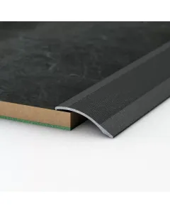 Logoclic burkolatváltó profil antracit metál színben anyaga: eloxált alumínium, mérete: 100 x 3,8 x 0,3 cm rögzítés módja: raga