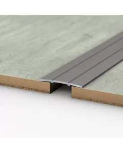 Logoclic burkolatváltó profil anyaga: eloxált alumínium mérete: 100 x 3,8 x 0,25 cm színe: metál szürke, rögzítés módja: ragasz