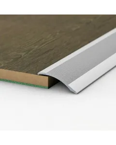 Logoclic burkolatváltó profil ezüst színben anyaga: eloxált alumínium, mérete: 100 x 3,8 x 0,3 cm rögzítés módja: ragasztás bur