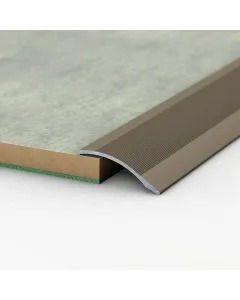 Logoclic burkolatváltó profil acél színben anyaga: eloxált alumínium, mérete: 100 x 3,8 x 0,3 cm rögzítés módja: ragasztás burk
