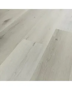 A b!design márka vinyl padlója stílusos savannah tölgy árnyalatban kaphatómelegszínű dekorja tágasabb érzetet nyújt bármilyen he