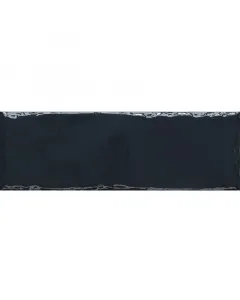 Modern hangulatú falicsempe, a porcelano termékcsalád sötétkék színvilágával emeli a belső teret9,8x29,8 cm méretű burkolólap, 