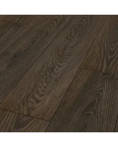 A logoclic márkájú laminált padló naturális tölgy mintával jól illik modern enteriőrökbe1,76 m2 burkolására elegendő egy csoma