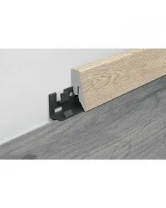 Logoclic k40c szegőléc manhatten tölgy dekorral mérete: 2600 x 40 x 19 mm könnyen felszerelhető tartós és hosszú élettartamú r
