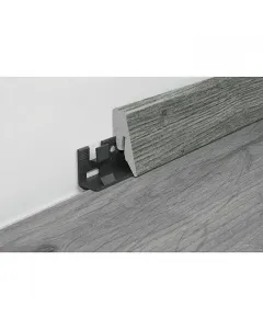 Logoclic k40c szegőléc sintra tölgy dekorral mérete: 2600 x 40 x 19 mm könnyen felszerelhető tartós és hosszú élettartamú rejt