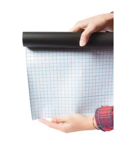 Táblakrétával és krétamarkerrel írható Öntapadós fekete színű mérete: 45 x 200 cm 5 db krétával