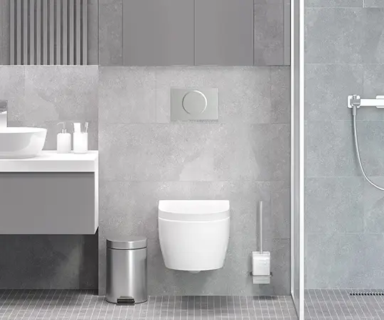 Falba &eacute;p&iacute;thető WC-tart&aacute;ly a f&uuml;rdőszob&aacute;ban. 