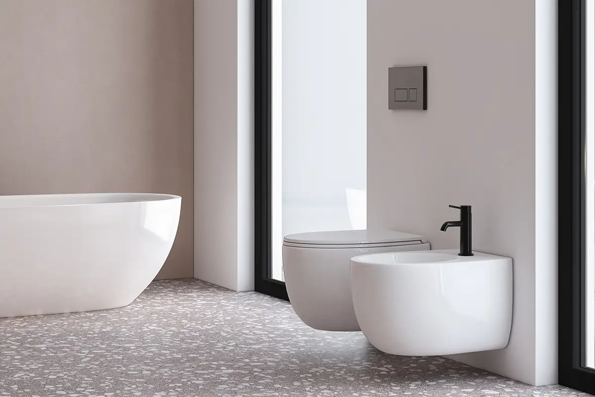 Fali WC-cs&eacute;sze &eacute;s bid&eacute; fals&iacute;k alatti WC-tart&aacute;llyal. 
